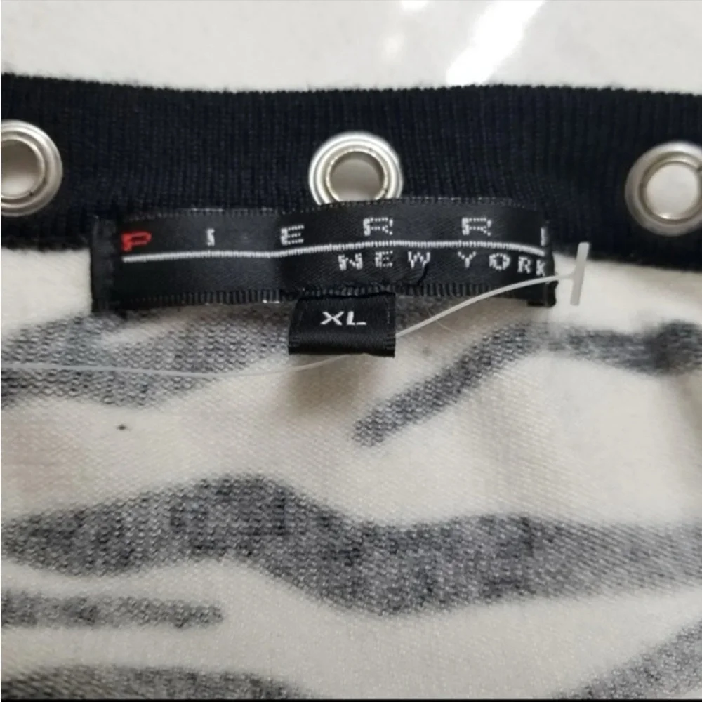NWT Pierri NY cardigan black/white zebra print with grommets and zipper XL - Picture 7 of 8
